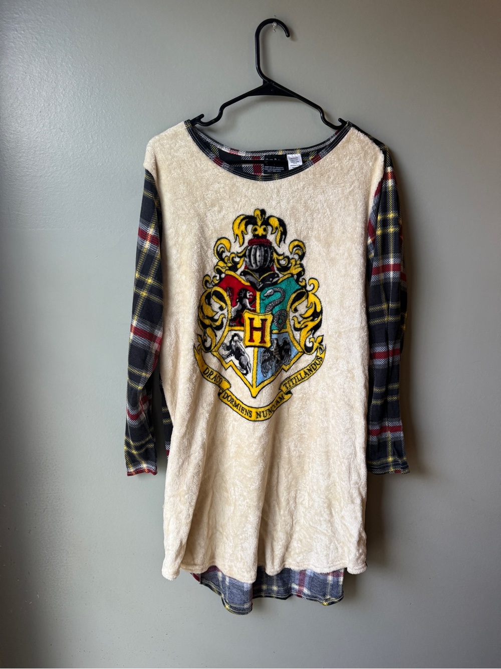 Harry Potter Hogwarts Crest Plush Sleep Shirt – Women’s XL